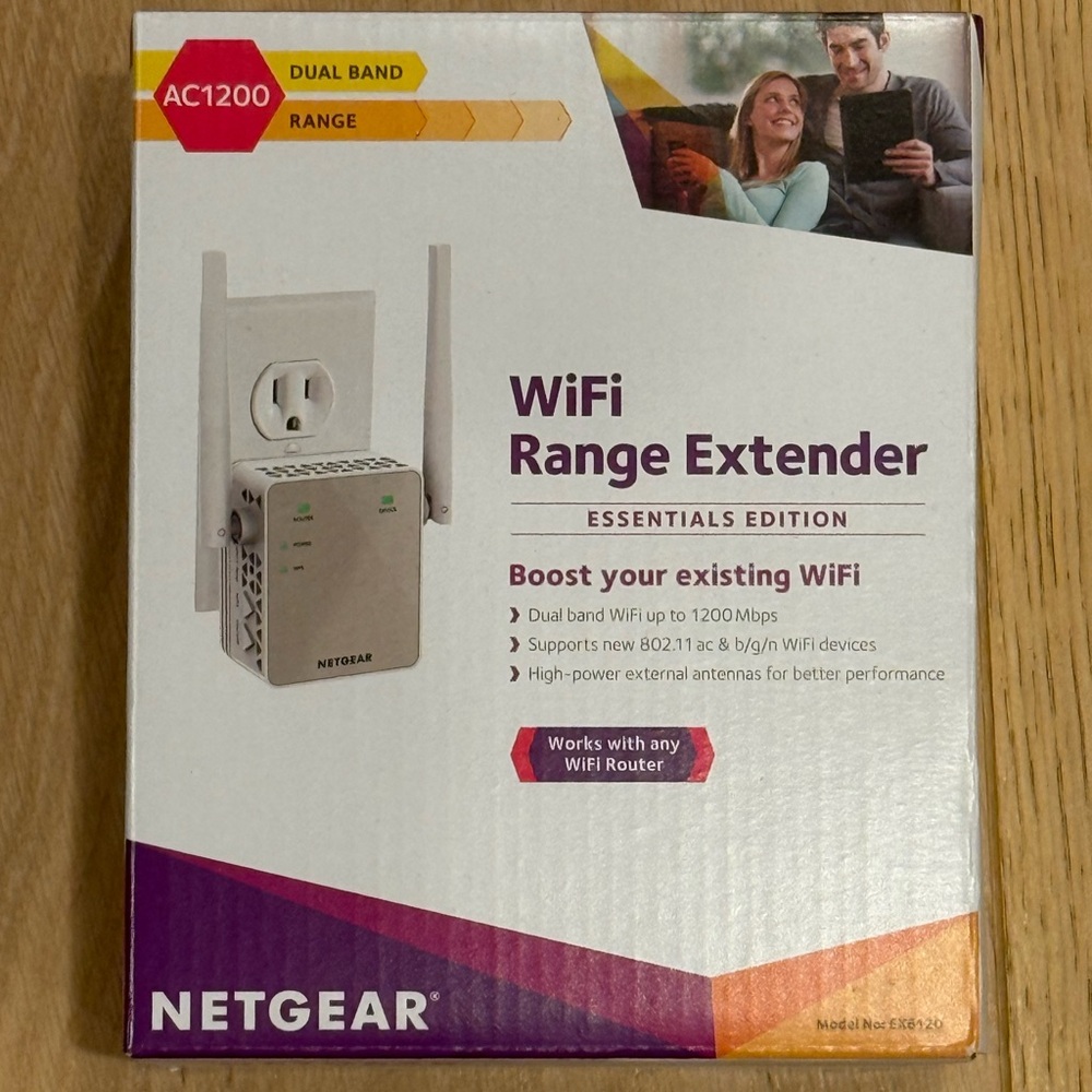 NETGEAR Dual Band WiFi Range Extender - White and Gray